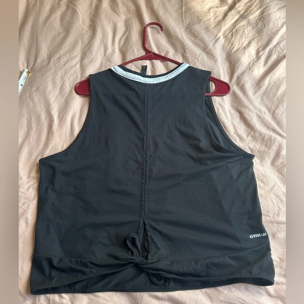 Women’s adidas cropped workout tee size XL - Picture 3 of 3